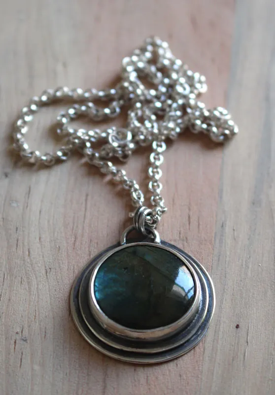 L’oeil de la nature, collier druidique en argent et labradorite