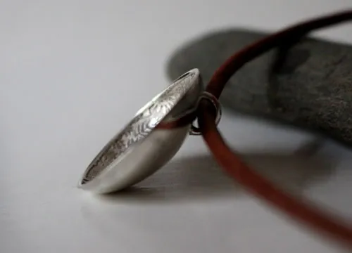 La clairière inconnue, collier faune et flore otomi en argent et cuir