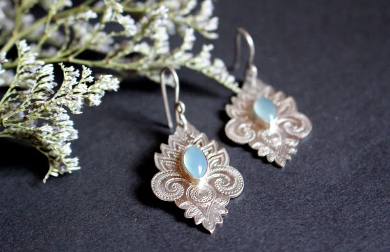 La couleur de l’eau, boucles d’oreilles eaux orientales argent et calcédoine