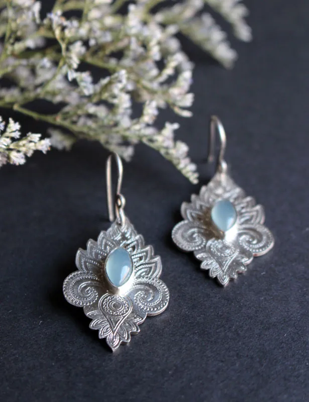 La couleur de l’eau, boucles d’oreilles eaux orientales argent et calcédoine