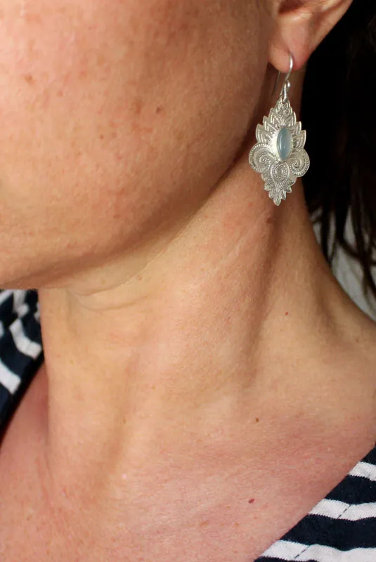 La couleur de l’eau, boucles d’oreilles eaux orientales argent et calcédoine