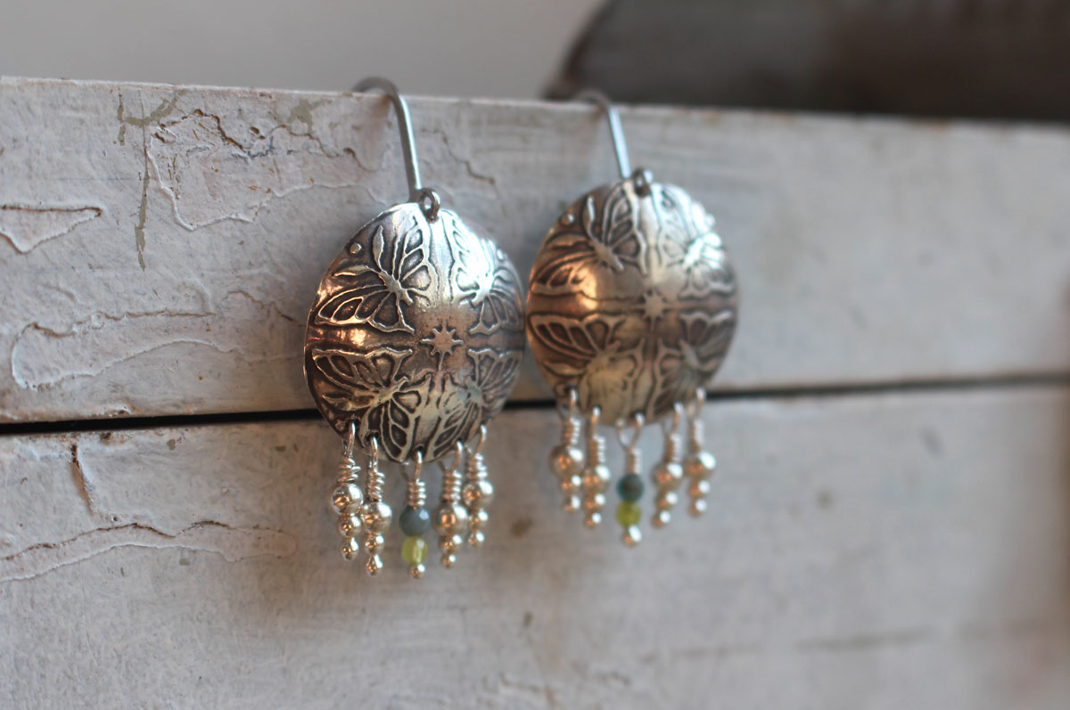 La danse des papillons, boucles d’oreilles énergie du printemps en argent, agate verte et apatite