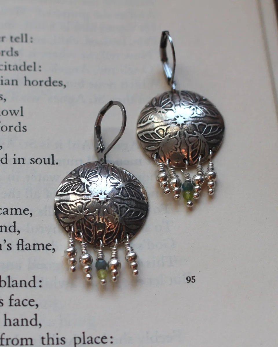 La danse des papillons, boucles d’oreilles énergie du printemps en argent, agate verte et apatite