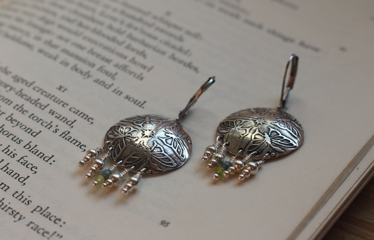 La danse des papillons, boucles d’oreilles énergie du printemps en argent, agate verte et apatite