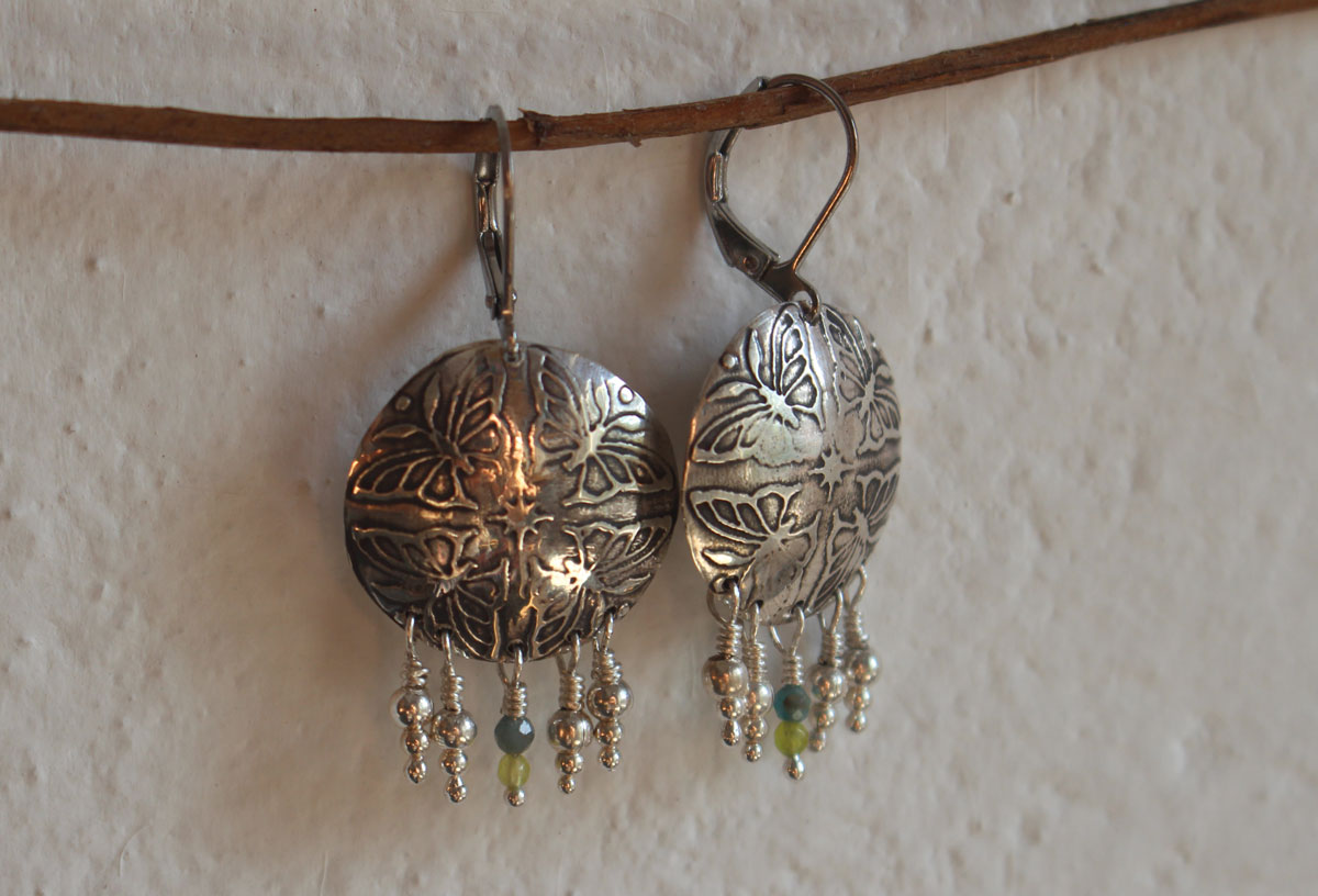 La danse des papillons, boucles d’oreilles énergie du printemps en argent, agate verte et apatite