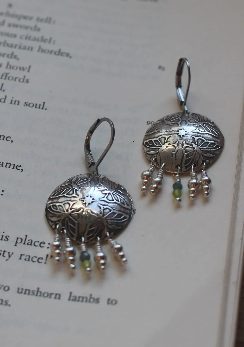 La danse des papillons, boucles d’oreilles énergie du printemps en argent, agate verte et apatite