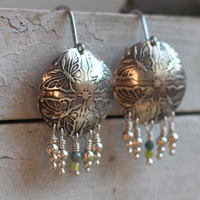 La danse des papillons, boucles d’oreilles énergie du printemps en argent, agate verte et apatite