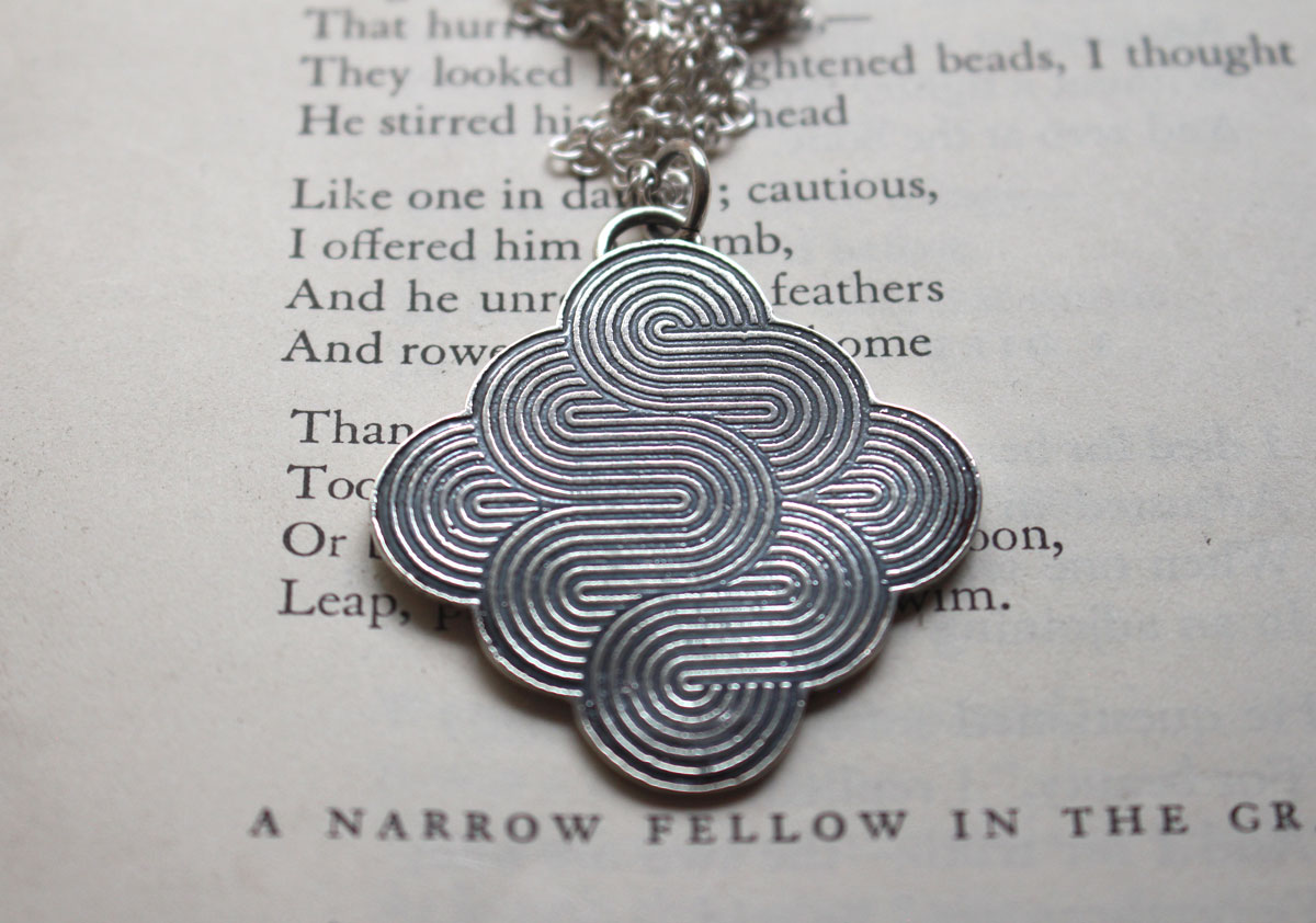 La danse du vent, collier aux volutes aériennes en argent