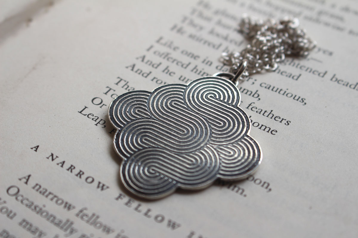 La danse du vent, collier aux volutes aériennes en argent