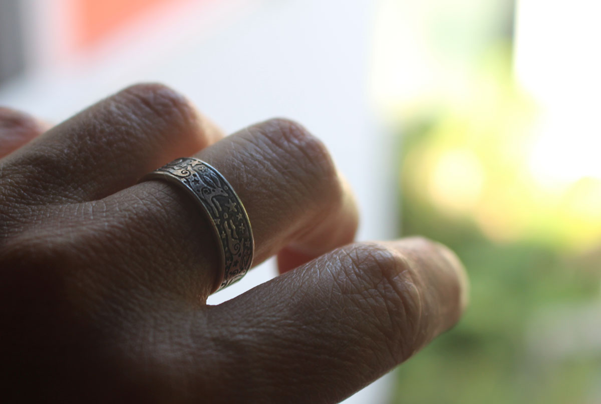 La farandole des lièvres, bague lapin du ciel nocturne en argent