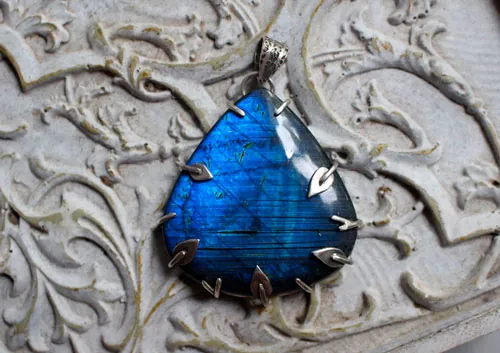 La forêt bleue, pendentif elfique en argent et labradorite