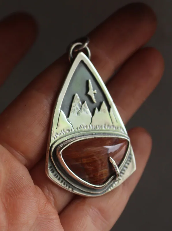 Là-haut, pendentif aigle de montagne en argent et jaspe rouge