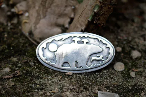 La liberté est un état d’esprit, broche ours et lapin en argent