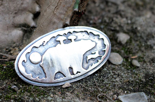 La liberté est un état d’esprit, broche ours et lapin en argent