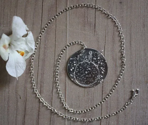 La planète du Petit Prince, collier l’imaginaire de Saint-Exupéry en argent
