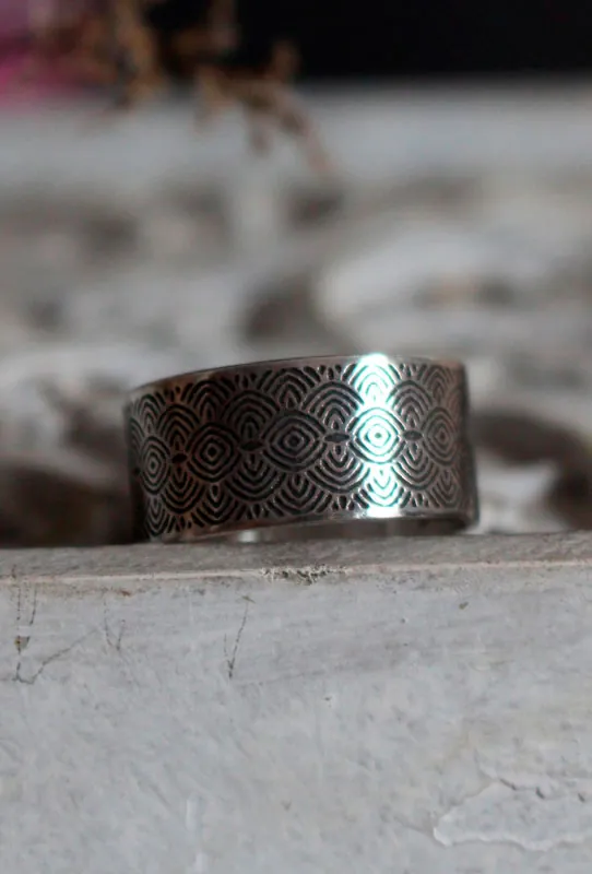 La porte du passé, bague spirales et cercles néolithiques en argent
