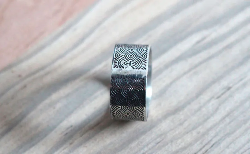 La porte du passé, bague spirales et cercles néolithiques en argent