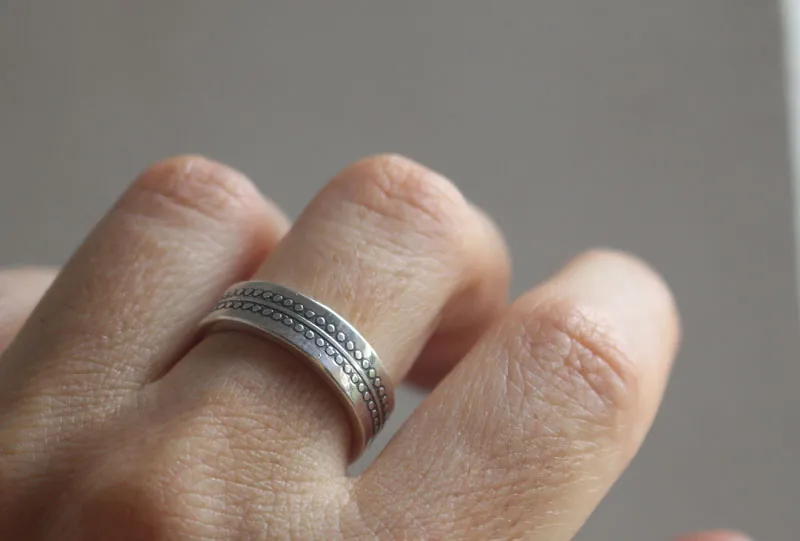 La roue du temps, bague chronologie memento mori en argent