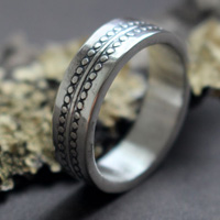 La roue du temps, bague chronologie memento mori en argent