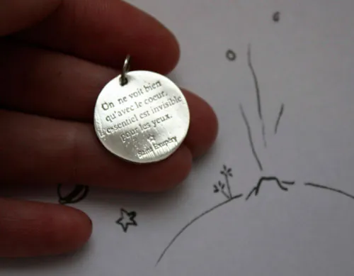 La sagesse du renard, pendentif citation du Petit Prince en argent