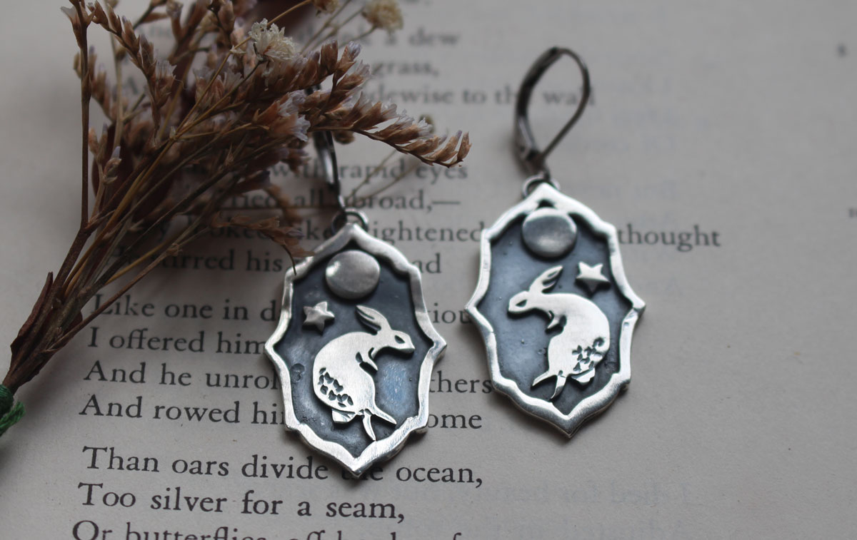 Lapin lunaire, boucles d’oreilles danse nocturne sous la lune en argent