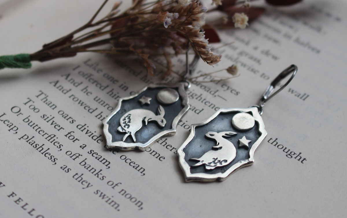 Lapin lunaire, boucles d’oreilles danse nocturne sous la lune en argent