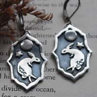 Lapin lunaire, boucles d’oreilles danse nocturne sous la lune en argent