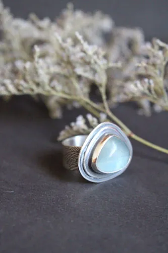 Le bleu des vagues, bague mouvement de la mer en argent et fluorite