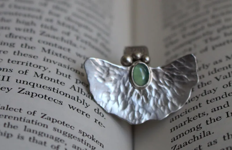 Le bruit de l’eau, bague feuille de nénuphar en argent et chrysoprase