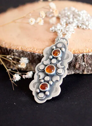 Le cycle des saisons, collier équinoxe d’automne en argent et ambre
