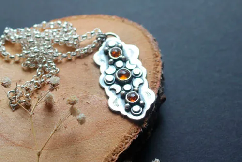 Le cycle des saisons, collier équinoxe d’automne en argent et ambre