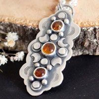 Le cycle des saisons, collier équinoxe d’automne en argent et ambre