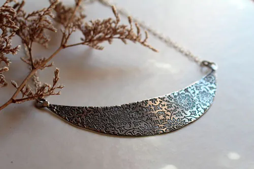 Le jardin sur la lune, collier plastron floral en argent