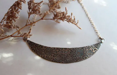 Le jardin sur la lune, collier plastron floral en argent