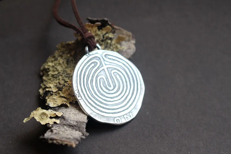 Le labyrinthe de Cnossos, collier monnaie grecque en argent