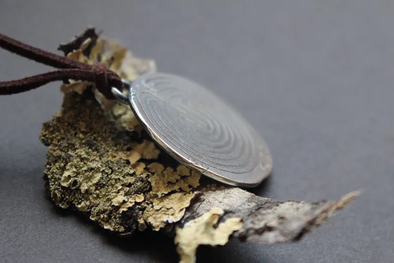 Le labyrinthe de Cnossos, collier monnaie grecque en argent