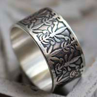 Le lys de Mucha, bague fleur de l’art nouveau en argent