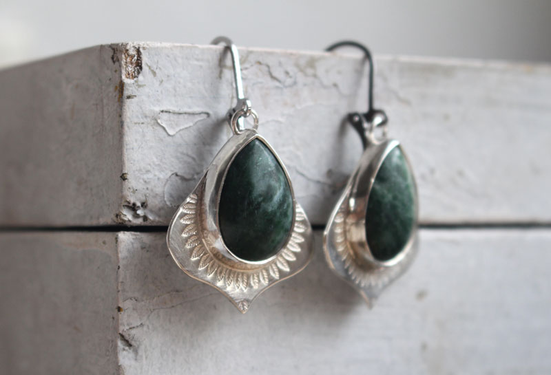 Le parfum de la pluie, boucles d’oreilles abondance végétale en argent et jaspe