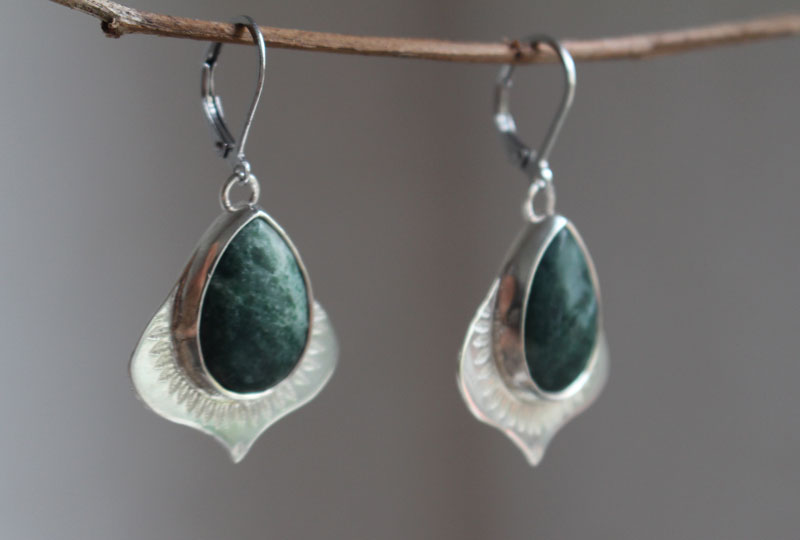 Le parfum de la pluie, boucles d’oreilles abondance végétale en argent et jaspe