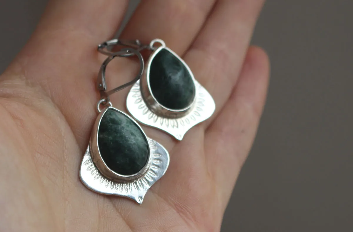 Le parfum de la pluie, boucles d’oreilles abondance végétale en argent et jaspe