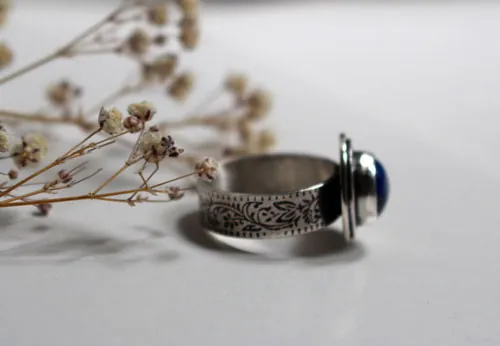 Le reflet des étoiles, bague étang nocturne en argent et lapis-lazuli