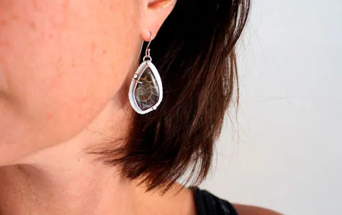 Le souffle de la mer, boucles d’oreilles infini marin en argent et ammonite