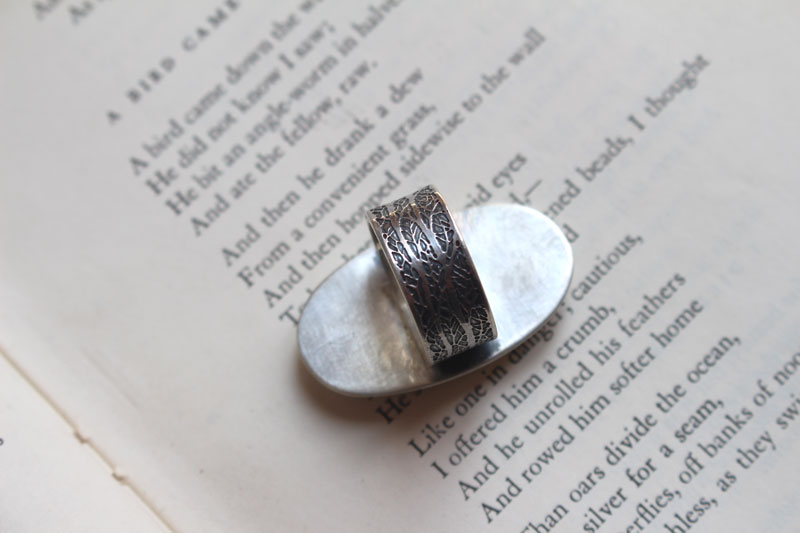 Le souffle de la terre, bague terre-mère en argent et jaspe bumblebee