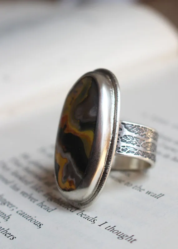 Le souffle de la terre, bague terre-mère en argent et jaspe bumblebee