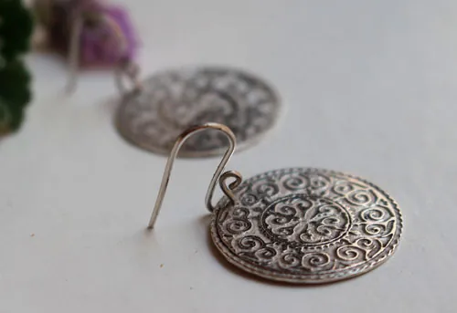 Leoda, boucles d’oreilles bouclier viking en argent