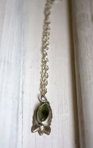 Les fleurs du printemps, bracelet botanique en argent et prehnite