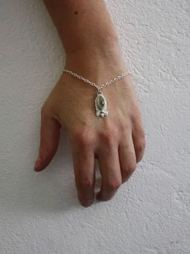 Les fleurs du printemps, bracelet botanique en argent et prehnite