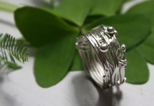Les racines du hasard, bague tissage du fil de la vie grec en argent