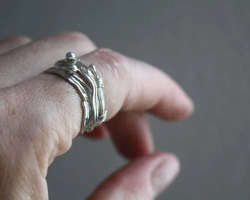 Les racines du hasard, bague tissage du fil de la vie grec en argent