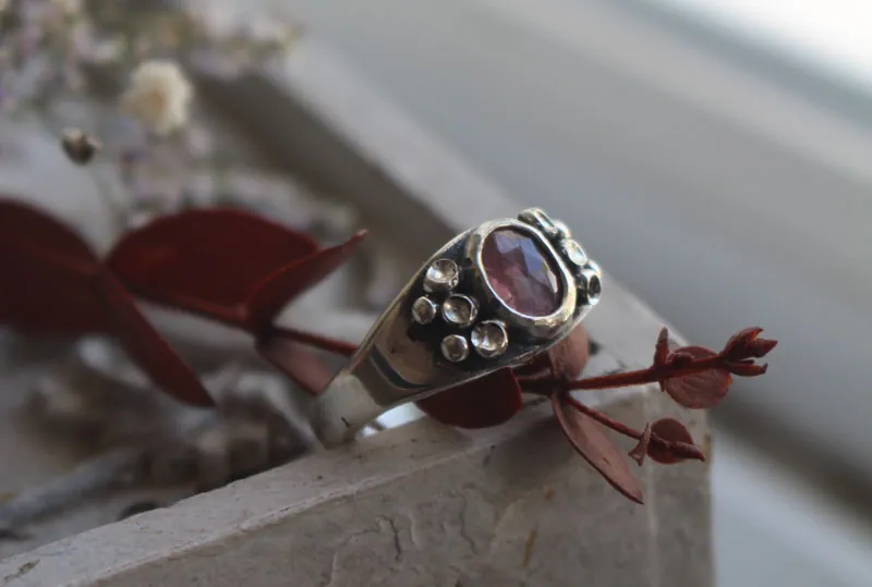 Lichen, bague symbiose botanique en argent et saphir rose